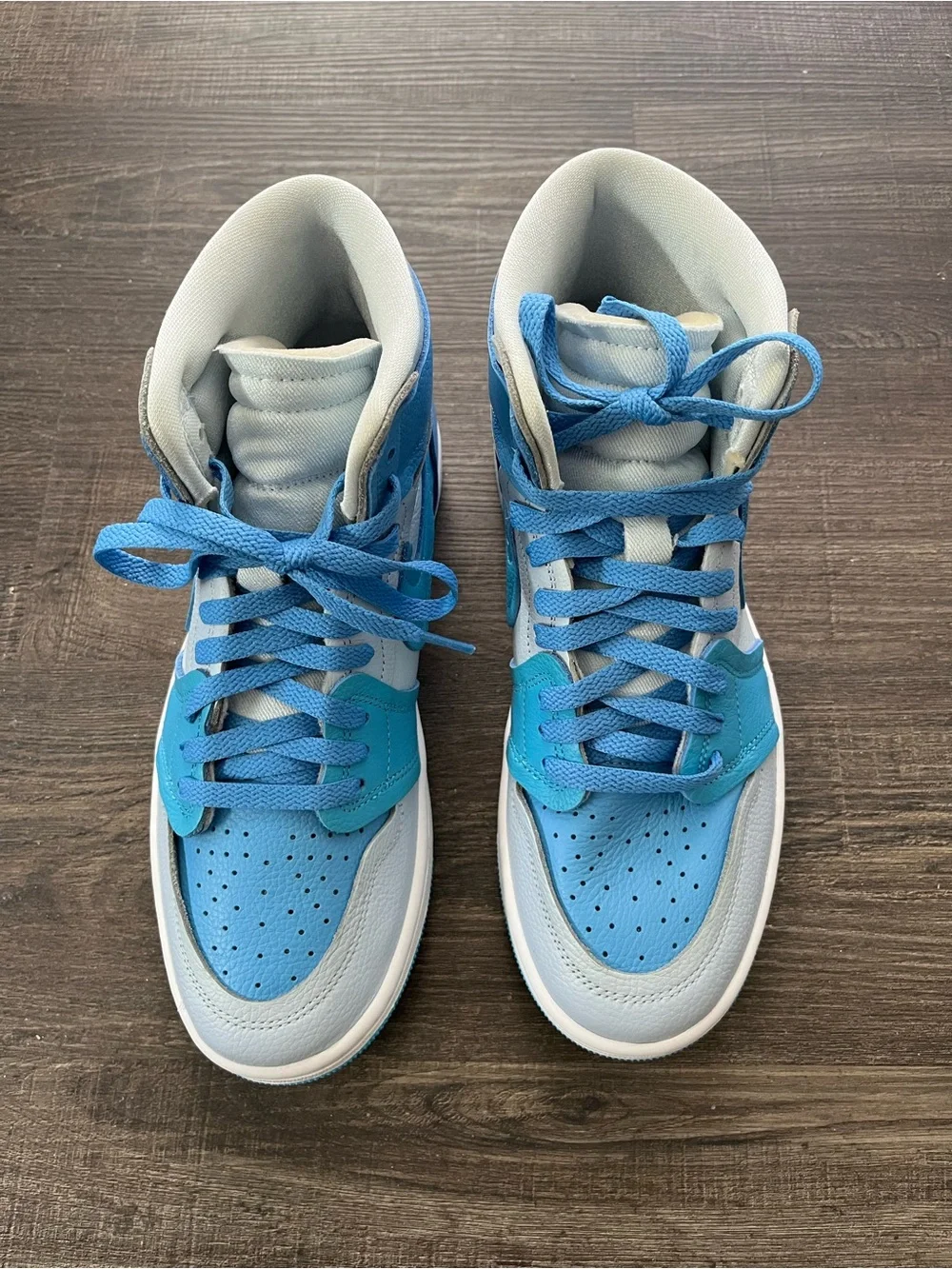 Brand new Air Jordan 1 Mid Women's Shoes in size US9